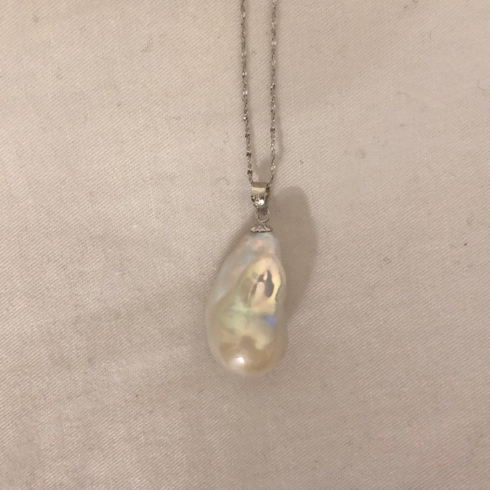 Gorgeous Unique Pearl Necklace